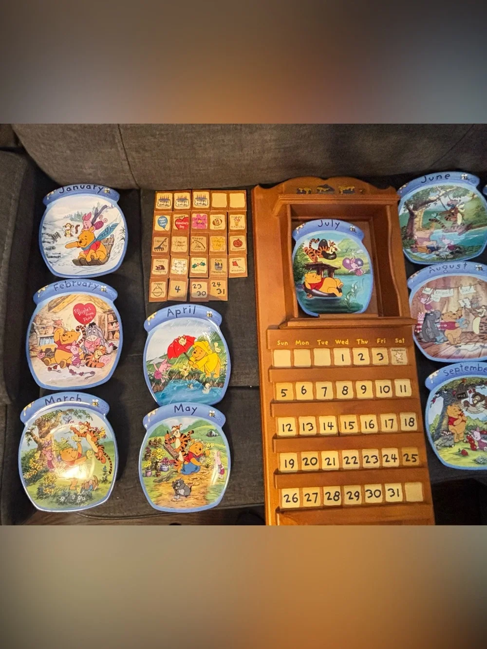 Bradford Exchange Winnie the Pooh Perpetual Wall Calendar w/12plates&all pieces.